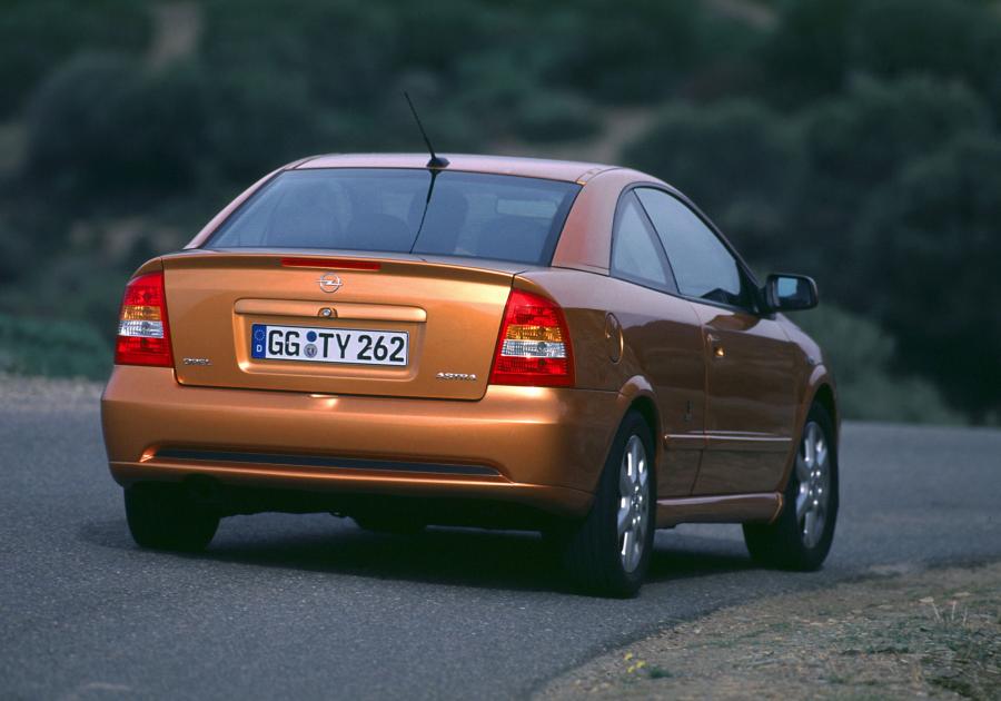  Opel Astra Coupe (G) 2000 года  (фото 8 из 42)